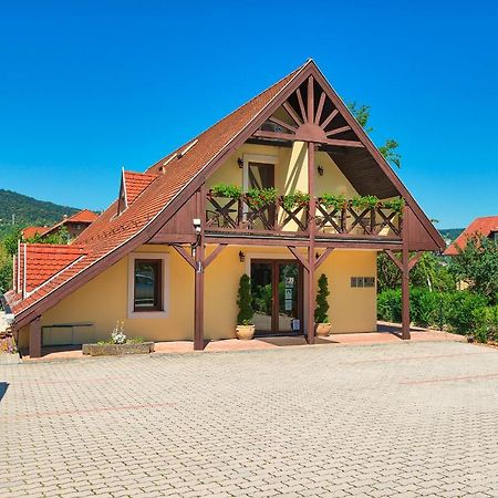 Отель Honti Panzio Вишеград Экстерьер фото
